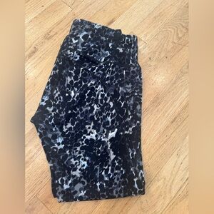 Sweaty Betty Power 7/8 Black and Gray Patterned Leggings